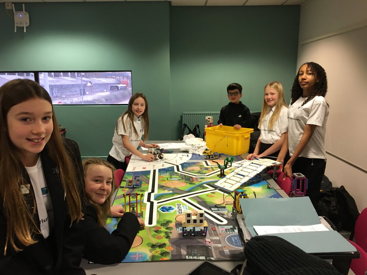 sirius_north's tweet photo. Just setting up ready for Sirius Sam #itsasiriusbusiness ⁦@firstlegoleague⁩ ⁦@raisingrobots⁩ ⁦@sheffielduni⁩ ⁦@UniOfHull⁩ #LEGO https://t.co/cfIscxoEto