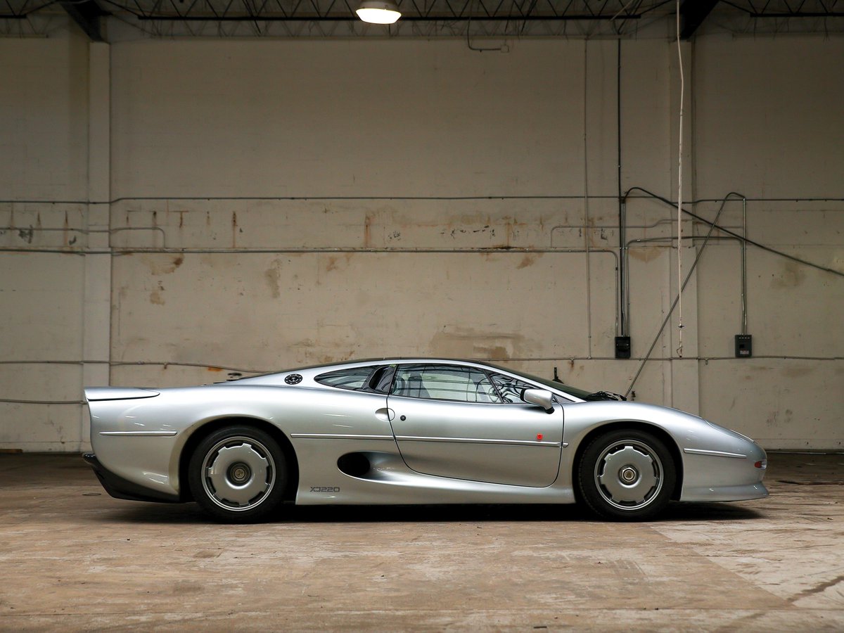 0120lab's tweet photo. 1993 Jaguar XJ220
#Jaguar #XJ220 #ジャガー https://t.co/KQQHvSoQ1x