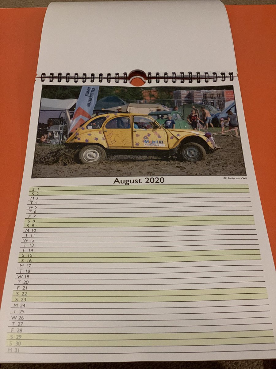 CitroenGifts's tweet photo. Are wonderful #citroen #calenders have landed with some amazing photography- you can get them on our web an added #Christmas gift or #stockingfiller making a happy #Xmas morning . We have an #ASeries #2CV and a #Citroën calendar https://t.co/fNFGl1QMwM 😍😍 https://t.co/uBlymPk5XW