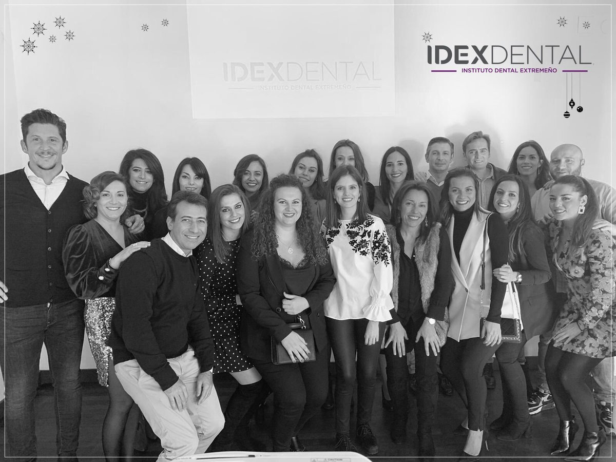 idexdental's tweet photo. El equipo de Idex Dental les desea felices fiestas. Siempre cerca de nuestros pacientes. #navidad #equipo #extremeños #pacientes #felicesfiestas #feliz2020 #institutodentalextremeño https://t.co/3JfziDmJ50