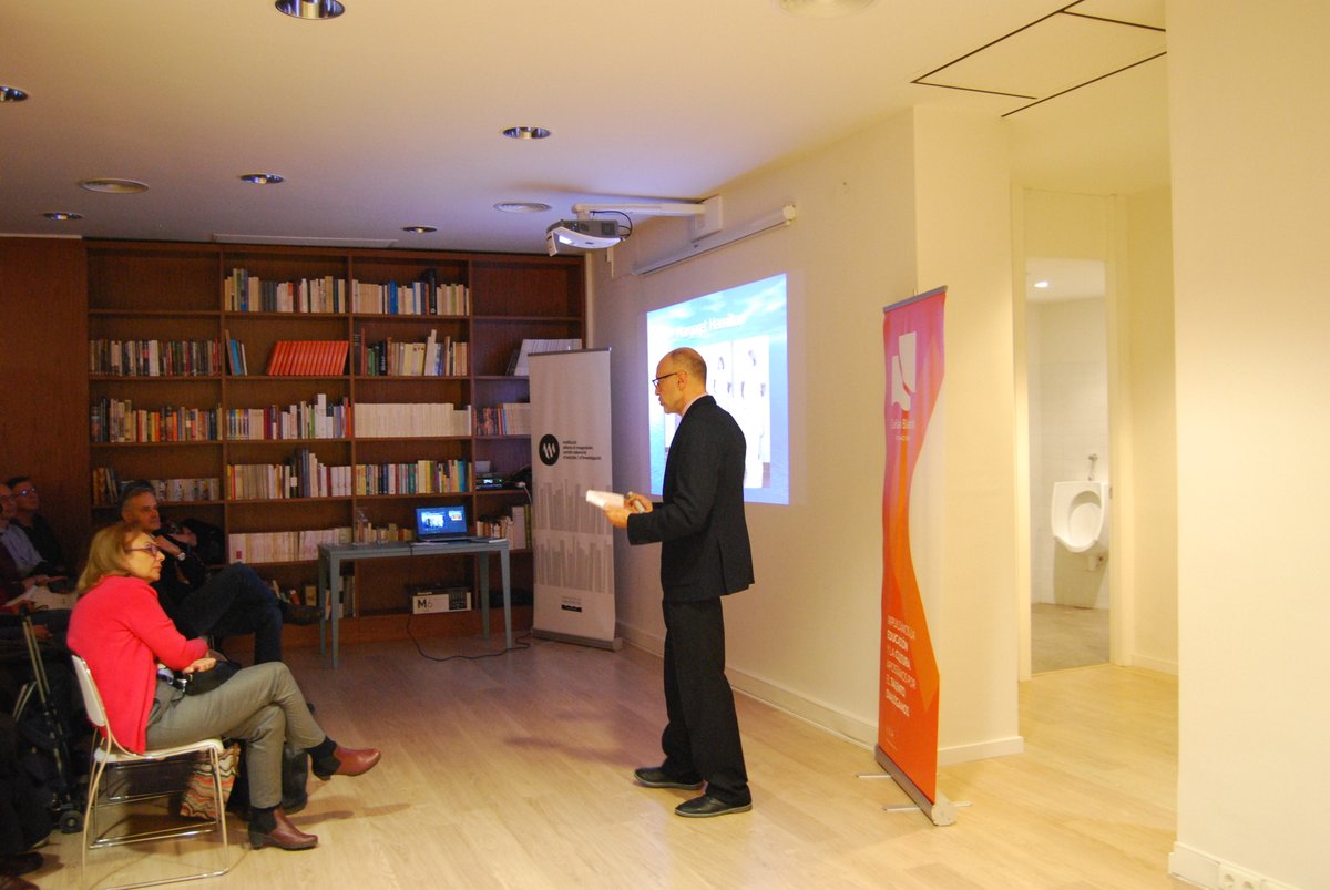 FCanadaBlanch's tweet photo. ➡️¿No pudiste venir a la última sesión de #ConecTalks?
🔹En nuestra web te contamos todo lo que nos explicó Xavier Duran sobre Big Data: https://t.co/letmUKN4CT
🔗 @CdCienciaUV @Inst_Magnanim @VicentJM @CEFIREambitCTEM @GVA_Cefire @UV_EG https://t.co/zJcZGRqaMc