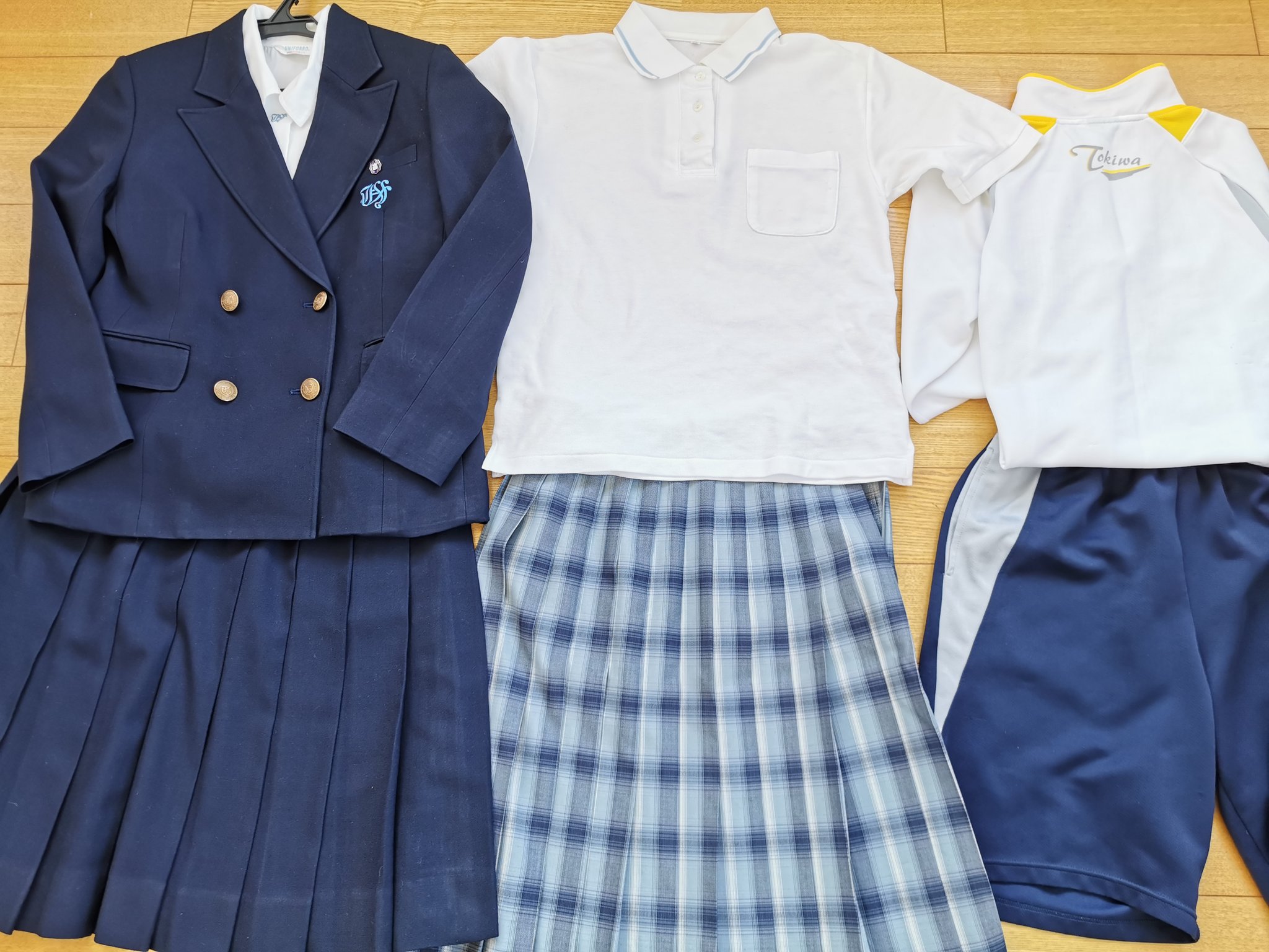 制服買取 デジタルウェブ 神戸常盤女子高校 兵庫県 の制服セットを買い取らせて頂きました リボンなしのブレザー制服 夏服はポロシャツも用意されています デジタルウェブへお売り頂きありがとうございました 制服 学生服 制服買取 制服買い取り