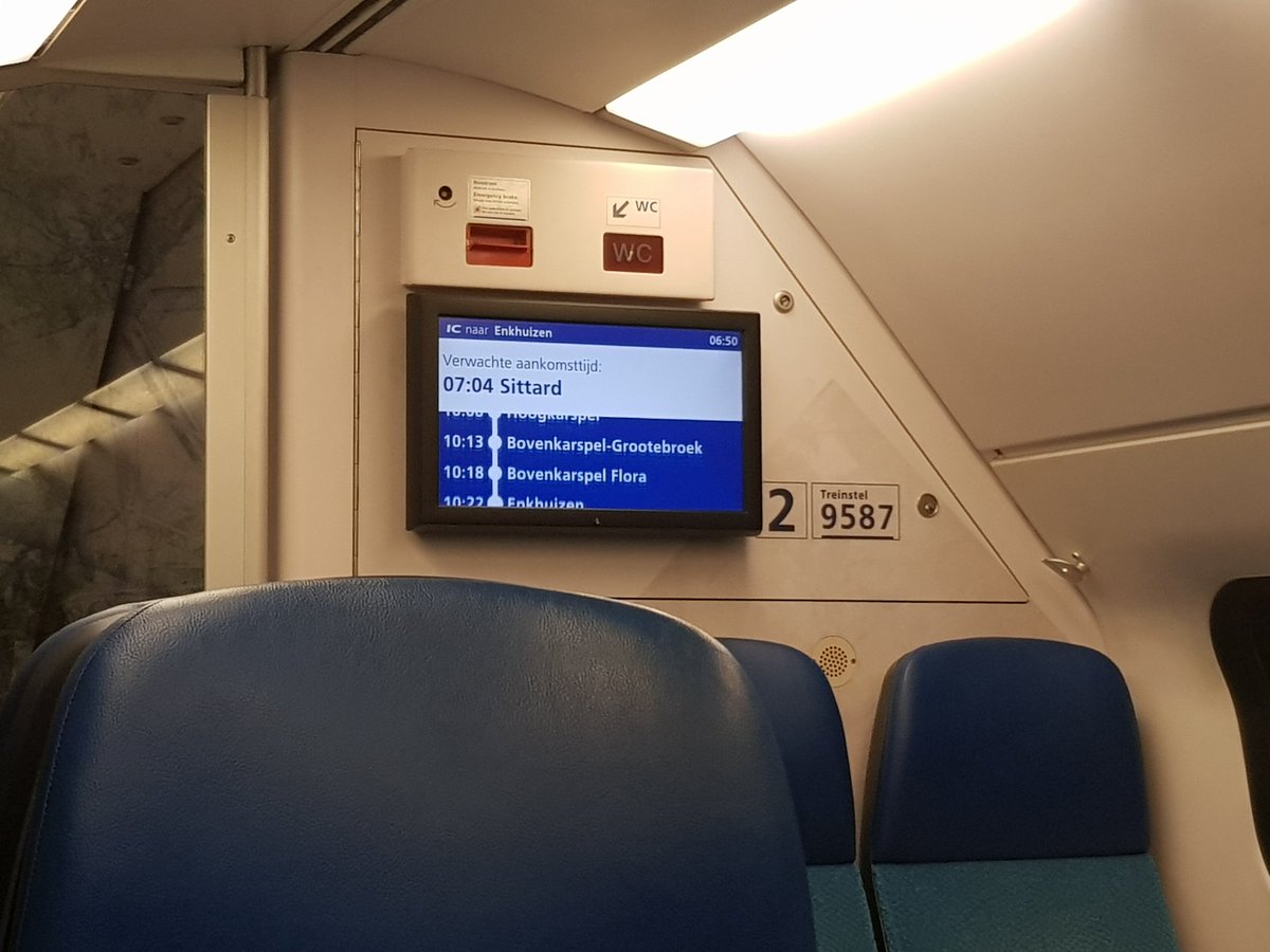 1JanineJansen's tweet photo. Vandaag protesterende boeren en bouwvakker vermijden door milieuverantwoord te reizen met de trein. @NS_online mag de verwarming wel aan? Of doen jullie mee met de stikstof protesten? #dtv #brrrrrr https://t.co/970KkL7pyJ