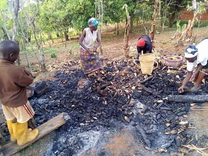 BovetMaloba's tweet photo. Cameroun's Biya burns down hospitals, villages and even food stuffs stocked in villages in Ambazonia. Crimes against humanity &amp; clear case of demonic manifestations. @JDevermont @iffat9 @freedom_betty @RepEliotEngel @SecPompeo @USUN @CPG_USHMM @hrw @AsstSecStateAF @CNN @BBCNews https://t.co/xxKMqE4Vxu