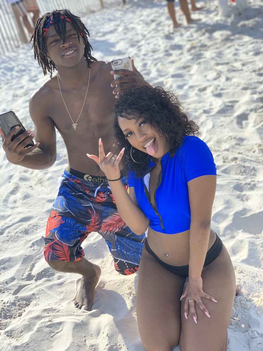 hendrx__x's tweet image. Missing my older brother 
#freeJB💕