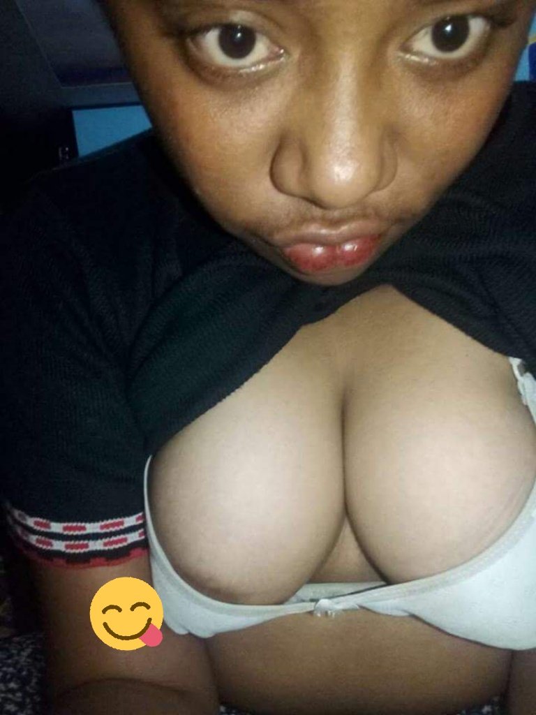 OneBlac73390592's tweet photo. 😋😋 https://t.co/9WfBhe4sdn