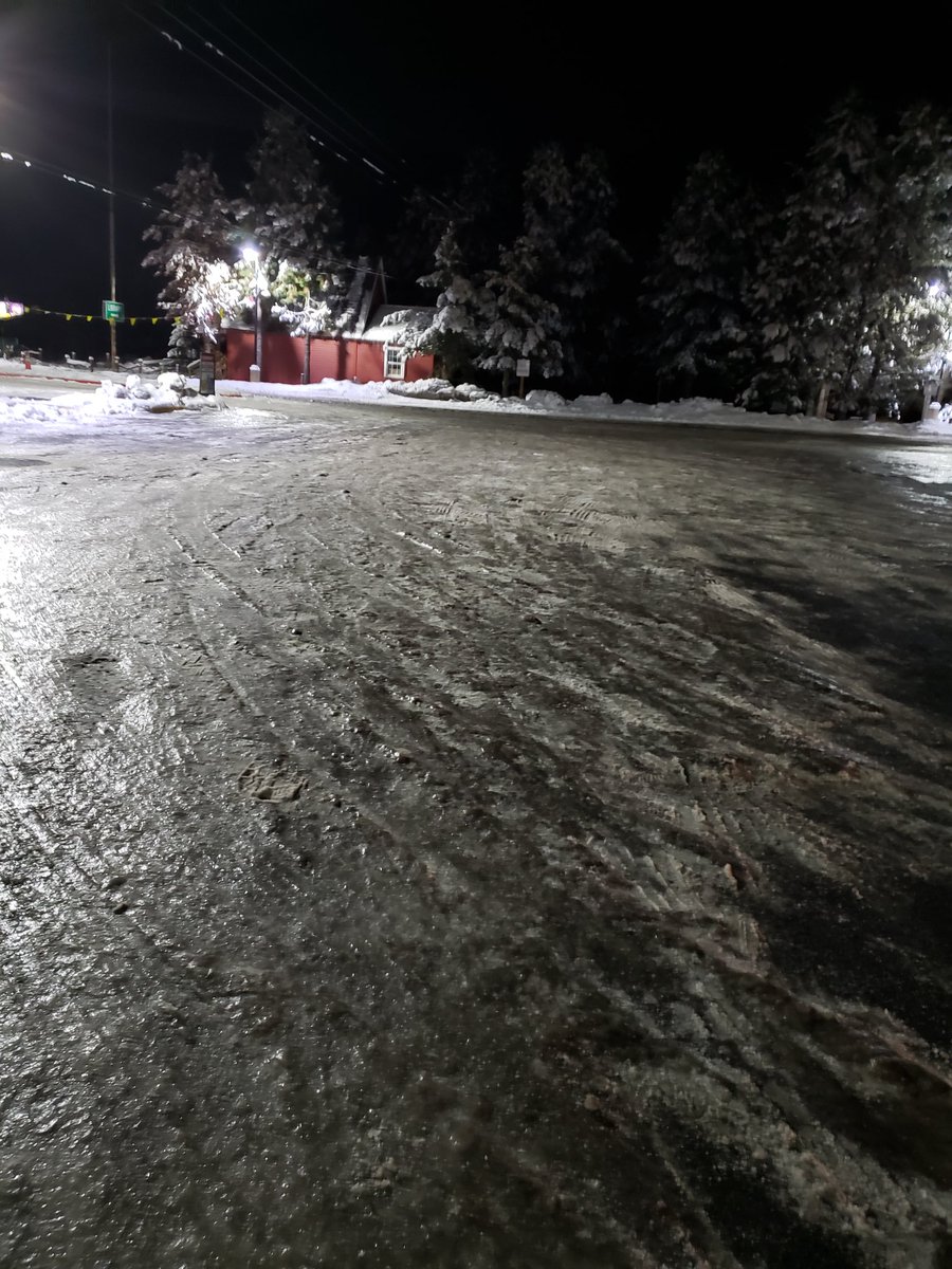 Rabije_'s tweet image. It's a little dicey here tonight.
Be careful, yall...
The roads are great but as always...the truck stops are solid sheets of ice.
(PILOT in Chemult OR)

#solidice #chemult #oregon #trucker #flatbed #truckstop  #stayalert #pilot