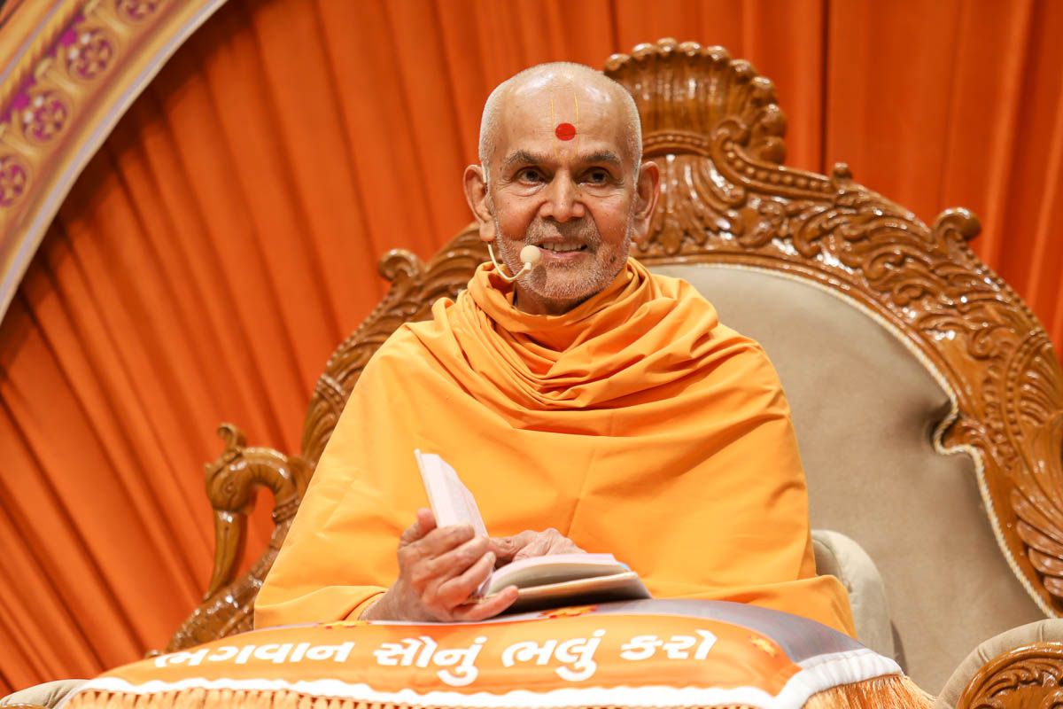 HH Mahant Swami Maharaj's Vicharan: 17 December 2019, Mumbai, India gfrc6.app.goo.gl/ArLh