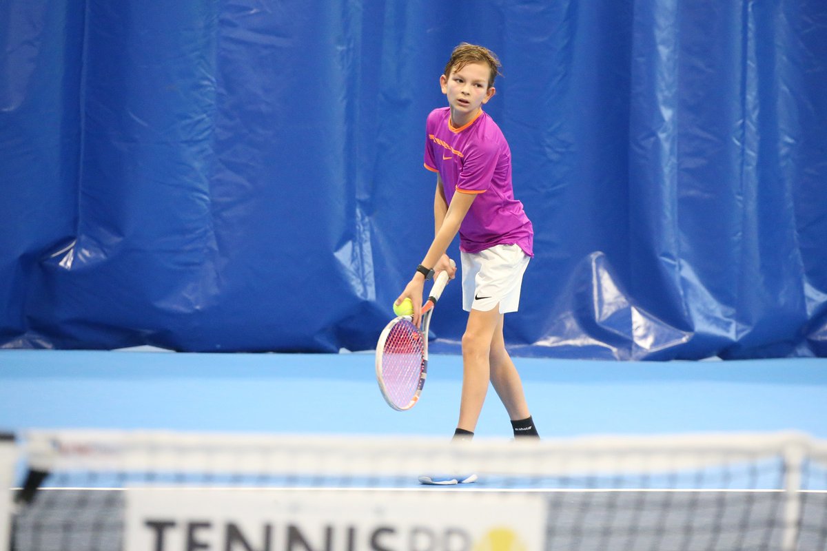 Ville_BoulogneB's tweet photo. Ils rêvent de marcher dans les pas de @Justine_Henin, @richardgasquet1, @alizecornet, @Gael_Monfils... Les jeunes espoirs du tennis mondial vont tout donner au 31e Open des 10/12 ans ! Une compétition à suivre du 21/12 au 5/01 sur les courts du @TCBBtennis https://t.co/qI5PxVVA2z https://t.co/Z23OaTieu6