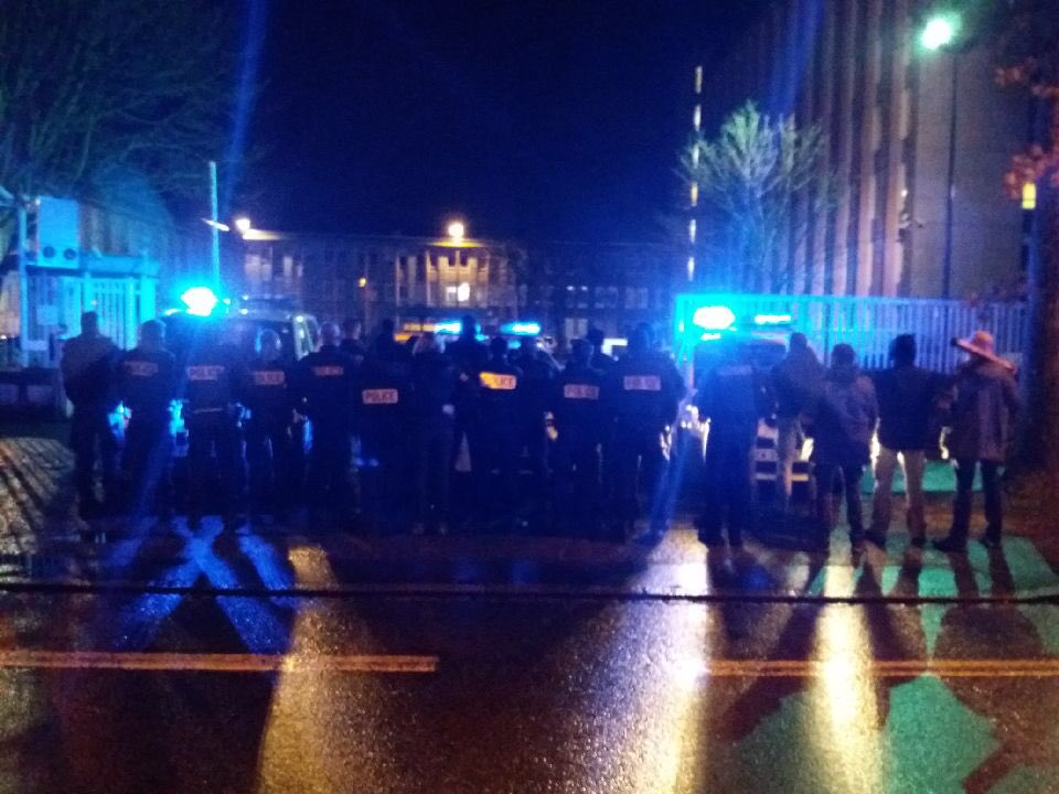 LindaKebbab's tweet photo. Cette nuit, veille de négociations avec les syndicats, partt en France, les policiers nuiteux mobilisés. #2tons à destination de @DGPNEricMorva @EPhilippePM @Place_Beauvau. Indemnité mensuelle, bonification #retraites, horaires(non au 12h08). Ne les décevez pas. #greve18decembre https://t.co/YDyLCcL7mC