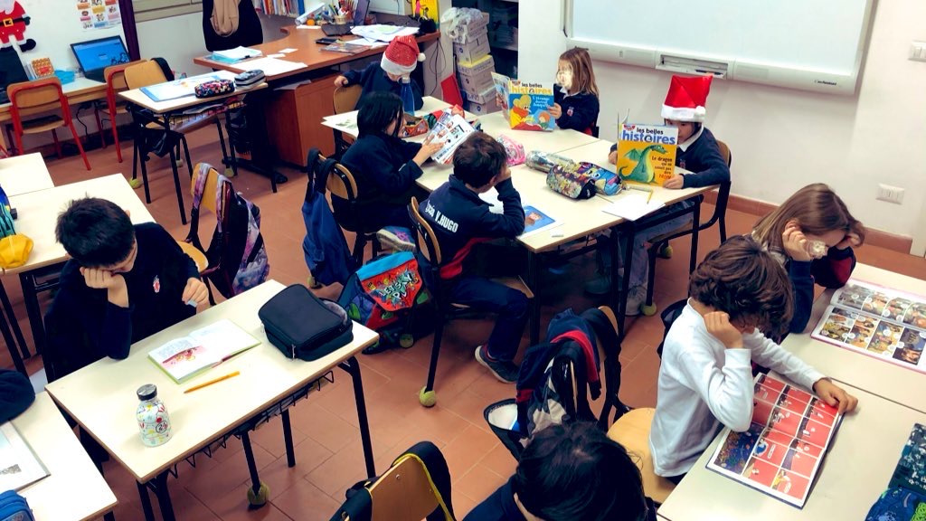 ce2hugoflorence's tweet photo. Silence, on lit! https://t.co/W88uqdIQBN https://t.co/J8e2yCuJKZ