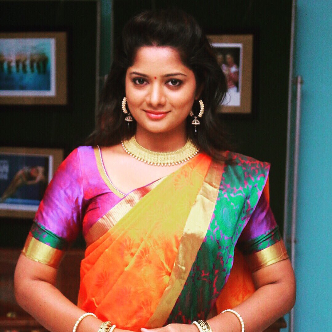 KollyActress's tweet photo. Gorgeous #Mathumila #KollyActress @mathumila10
@MathumilaFans #Fradu fame #Lakshmi #Madhumila https://t.co/S8ziZ8eqC0 https://t.co/kfK9eVxMxa
