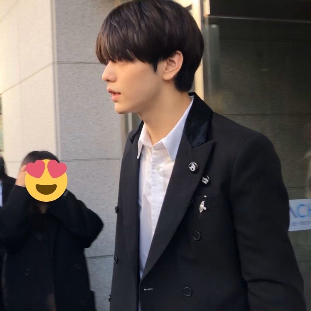 Look at V •̀ㅅ•́ tweet media
