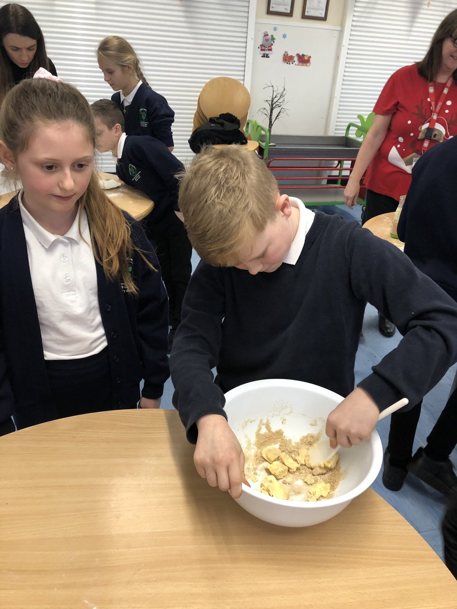 SpringCottagePS's tweet photo. More cookie baking! #springcottage6G #6G https://t.co/8PjCFtBalT