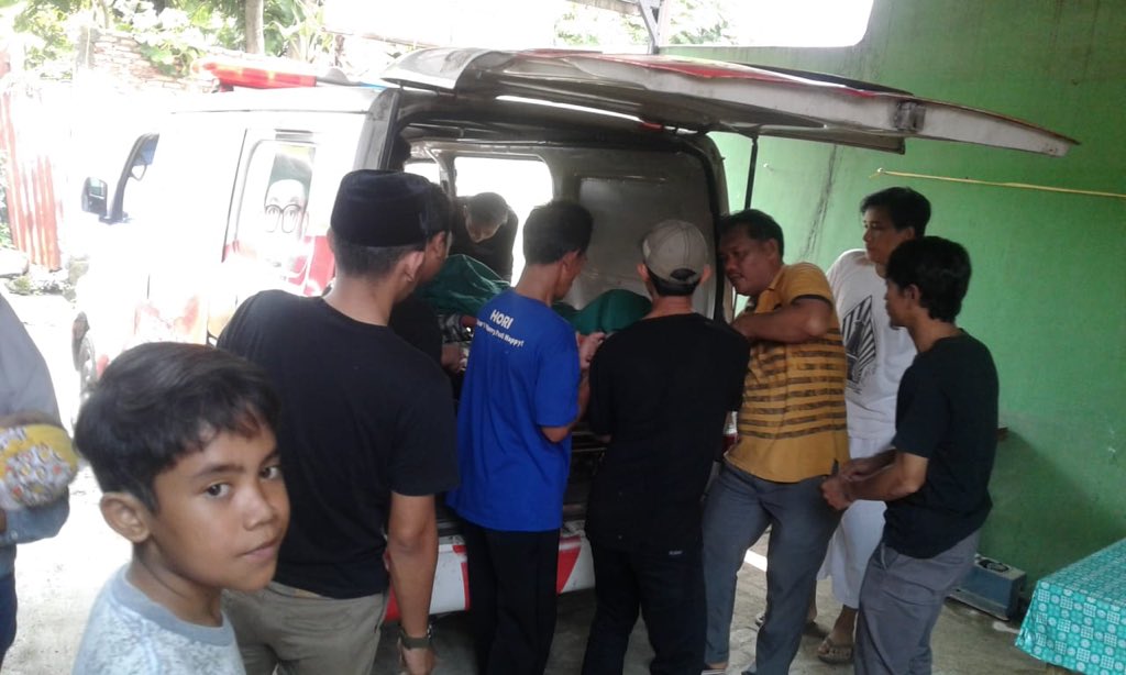 GerindraKabBgr's tweet photo. Kegiatan ambulance Dr H FADLI ZON Ss.,M,Sc membawa jenazah almarhum bpk SUTOPO dari RSUD CIAWI di bawa ke rmh duka kp LAYUNGSARI BOGOR SELATAN https://t.co/u22qZXbO04