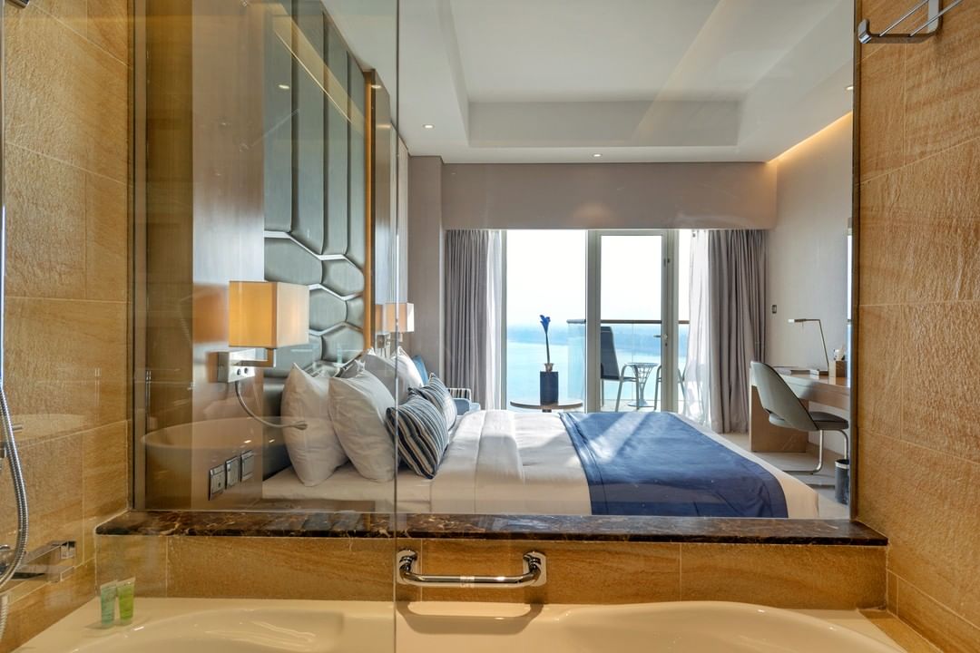CentralHotelsAE's tweet photo. Have you booked your next holiday yet? We are waiting for you at the Royal Central Hotel The Palm. For reservations, call +971 4 873 9300 or email: reservations.rc@central-hotels.com #RoyalCentralAE #CentralHotelsAE #MyDubai #ThePalm #VisitDubai #5StarHotel #Dubai https://t.co/OxFlrEDLGH