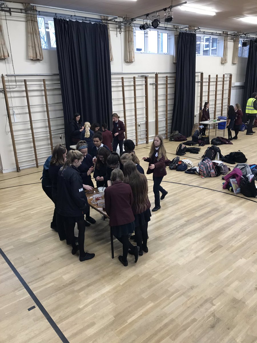 DidcotGirls's tweet photo. Some great cakes in our first Xmas House competition! They looked amazing! And in just 29 minutes too! Well done. Congratulations to M House who took first place. #ethos #dgspride https://t.co/bYPH8MIUD8