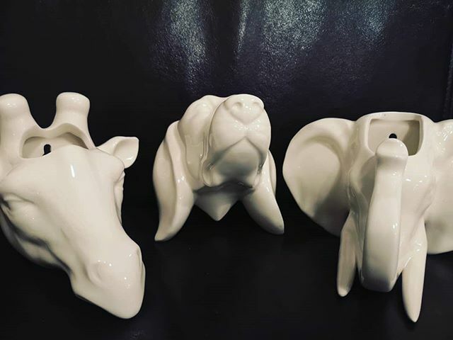 Harpers_Shop's tweet photo. These gorgeous wall mount, animal planters are the the perfect gift with a difference 👌🤘❤️🌲 Choose from elephant, giraffe or dachshund ❤️ Gift different this year X *
*
*
*
*
*
#harperschristmas 
#harperscoffeeandgifts 
#harpersmaidstone 
#uniquestyl… https://t.co/vNA0pUR8CT https://t.co/bb08hrc9Fs