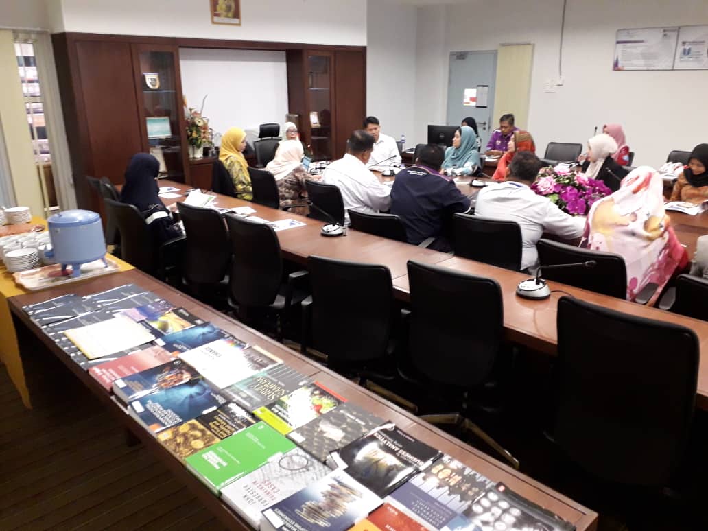 uitmlibrary's tweet photo. Library Outreach @ptaruitm, Fakulti Perakaunan
Tarikh :18 Disember 2019
Masa: 3.00 pm
Tempat : Bilik Mesyuarat Kristal, UiTM Puncak Alam, Selangor
#library #libraryuitm #libraryoutreach #uitmmembaca #malaysiamembaca
@ufm936official @uitmofficial https://t.co/0iFLNqmr6j