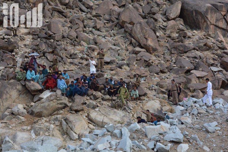 ShirazHassan's tweet photo. Saudi police has detained 80 #Pakistan national illegal immigrants, they were hidden in the mountains in near Mecca city.
https://t.co/tfC0bbvUQL 
#SaudiArabia https://t.co/ElVYhxLeOn