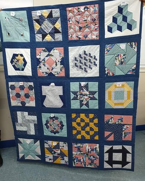 One of the latest completed Quilt As You Go Samplers by Fiona. Such lovely colours!
#samplerquilt #patchworkclasses #westmidlands #Solihull
