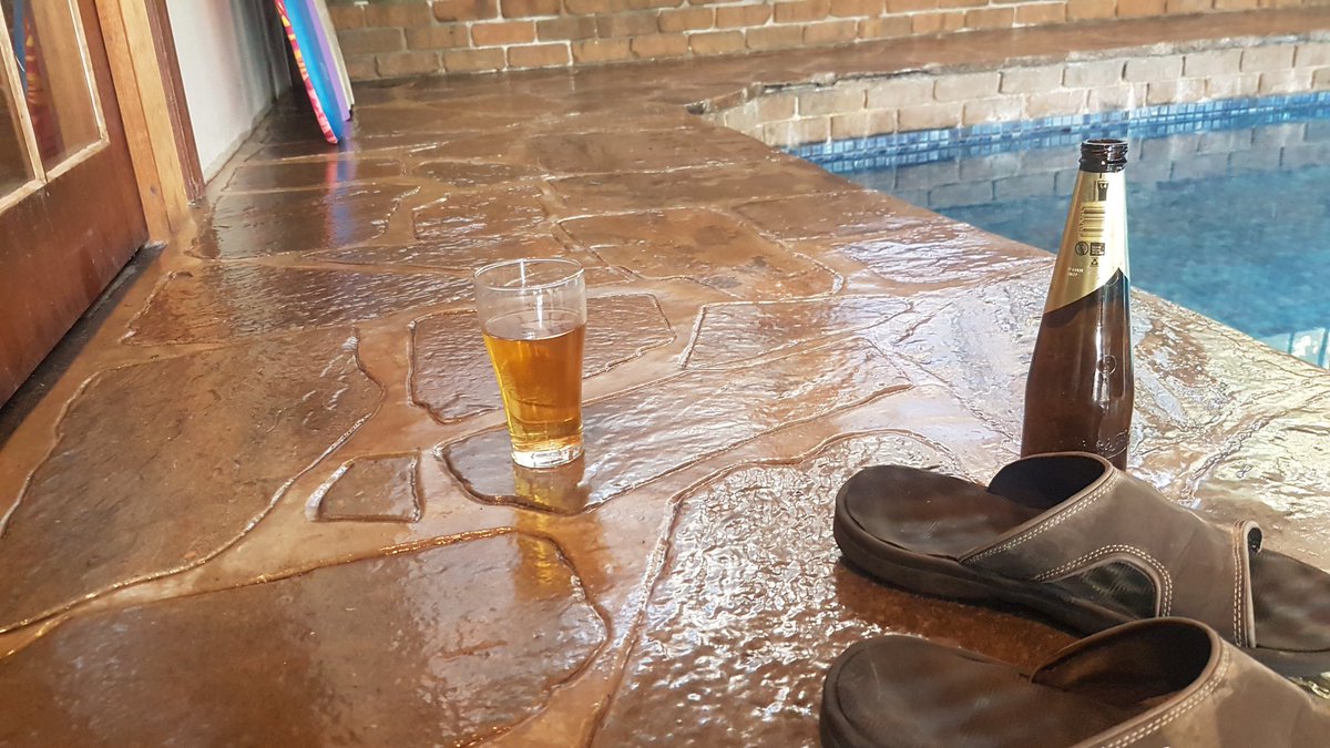 toddthepainter's tweet photo. This is the best the slate pool surround will look until when I refurbish it next yr.
#slipperyaf https://t.co/tTu1Pcd8xa