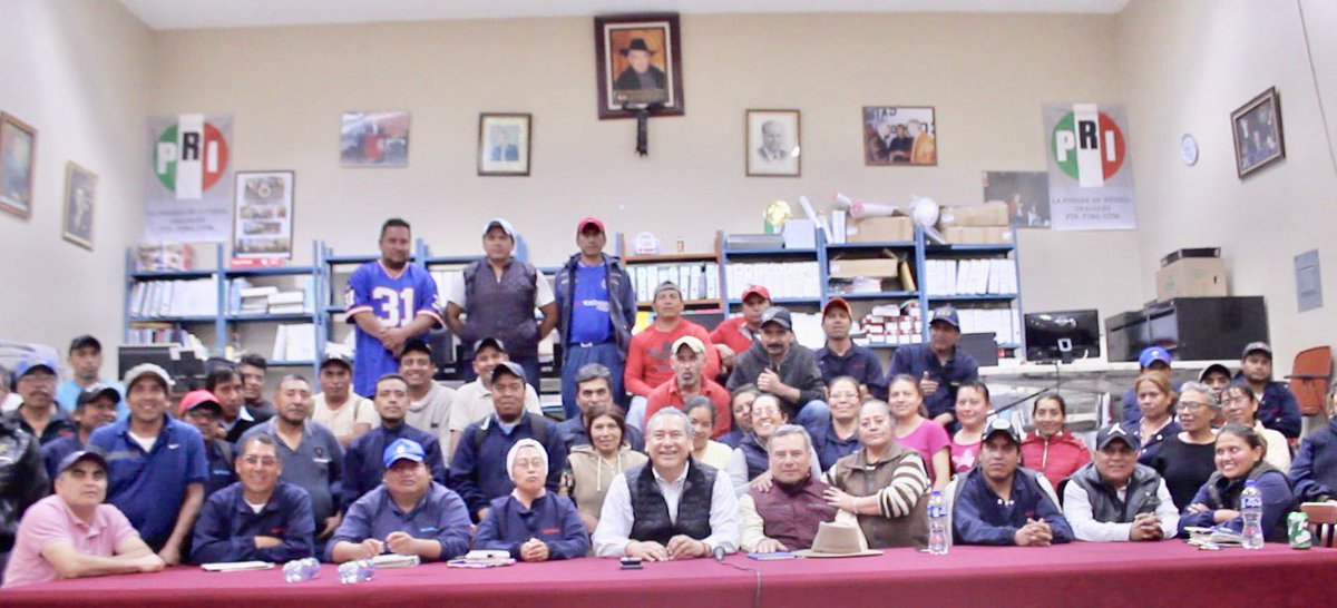 leobardosoto's tweet photo. 🇲🇽YoSoyCTM 🇲🇽 Damos Seguimiento a Reuniones de Trabajo Sindicales: ❇️- Capacitación de la Reforma Laboral ❇️- Entrega de Aguinaldos y Prestaciones de Fin de Año ❇️- Aumentos Salariales ❇️- Revisiones Contractuales ✅✅- Con Gran Éxito en 🇲🇽Unidad y Trabajo🇲🇽 https://t.co/Vgjlp8VS0Y