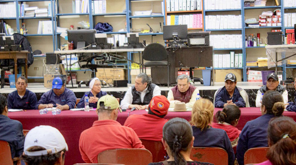 leobardosoto's tweet photo. 🇲🇽YoSoyCTM 🇲🇽 Damos Seguimiento a Reuniones de Trabajo Sindicales: ❇️- Capacitación de la Reforma Laboral ❇️- Entrega de Aguinaldos y Prestaciones de Fin de Año ❇️- Aumentos Salariales ❇️- Revisiones Contractuales ✅✅- Con Gran Éxito en 🇲🇽Unidad y Trabajo🇲🇽 https://t.co/Vgjlp8VS0Y