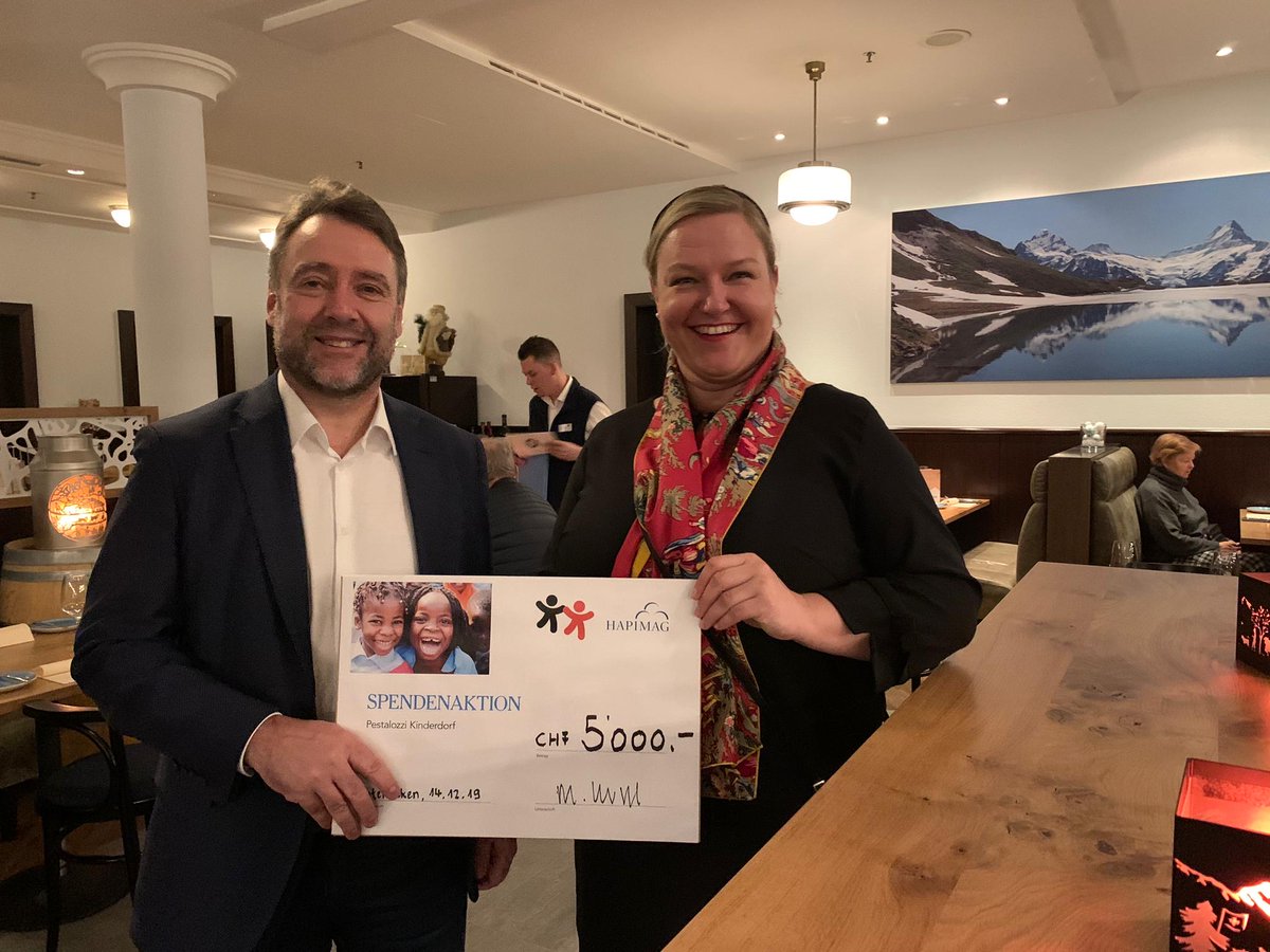 Im Namen der Hapimag übergab unser Personalvorstand 
<a href="/thomasroost/">Thomas Roost</a> am Wochenende eine Spende an die @kinderdorfpestalozzi
Vielen Dank an alle, die mitgemacht haben und frohe Weihnachten allen Kindern.

#morehappypeopleforabetterworld #hapiholidays #hapichristmas