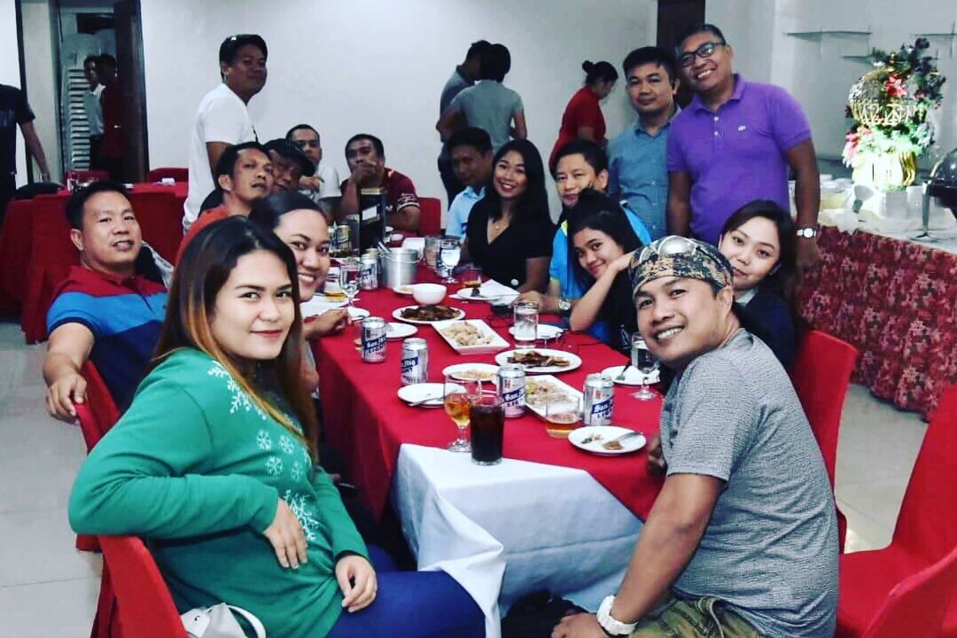 valdeleon89's tweet photo. In my more than two-month old as regional director of Police Regional Office 7 (PRO7), your fairness in delivering relevant news in the police beat is simply amazing. Good or bad, at the end of the day, we are partners for development, peace  &amp; order, and posterity. Merry X'mas! https://t.co/UlXlSLcJ6v