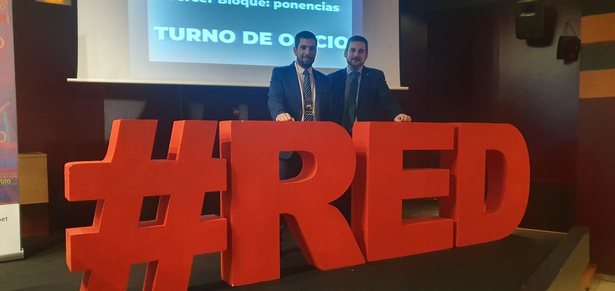 AlejLabourdet's tweet photo. Si el Pdnt. Cdad. de Prop. va gastar 200 € en unos macetones, todos acuden a debatir sobre colores, formas, tamaños y precio de los macetones.
Hoy se debate en el ICAS en qué vamos a gastar casi cuatro millones y medio de euros.  No estaremos allí ni el 1 % de los colegiados. https://t.co/QJFz0lPB3v