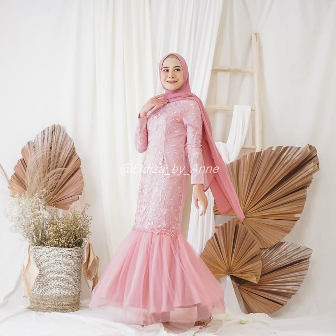 Lady Premium Long Dress Brokat
Bahan   : WollyCrepe Mix Brukat
One Size fit to L

IDR 135
ORDER Bayar di Tempat Via Lazada >bit.ly/2YWyoA2