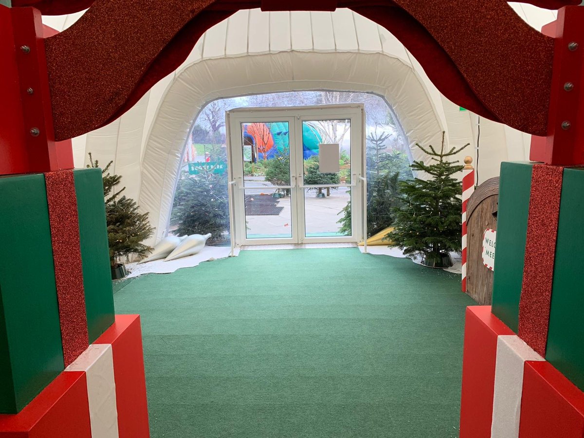 Evolutiondome's tweet photo. Long term hire at @zsllondonzoo The perfect Santa's Grotto...........🎅#InflatableDome #Igloo #InflatableStructures #EventStructures #EventDomes #TemporaryStructures https://t.co/lXk7rBjpcs