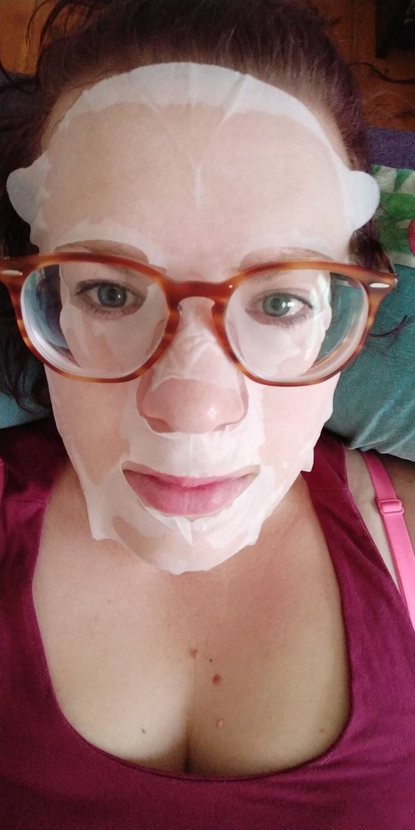 megantalks's tweet photo. #heathack your genius girl put a sheet mask in the fridge this morning https://t.co/m2SnimboET