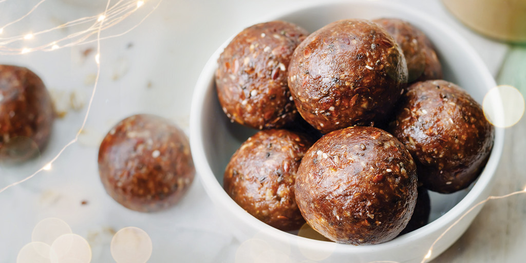 NutritionBites1's tweet photo. Sugar &amp; spice &amp; all things nice...Why not give this recipe a try, a super-easy, naturally sweet treat for family &amp; friends.  https://t.co/I4EYbJc4AL #Christmas #IntelligentEating #Flourish #Nourish #Sharing#BiteSizeSteps #tasty #SubscribeToThrive https://t.co/dRkLTIDZ78