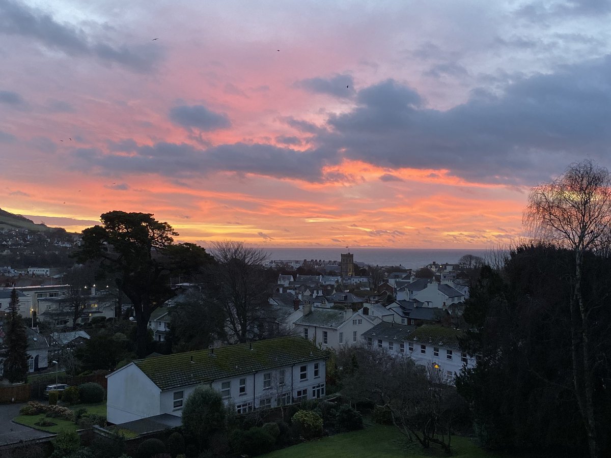 ABBK1's tweet photo. Sunrise over Sidmouth. #sidmouth #devon #badweathercoming https://t.co/xWXklOyJ7P