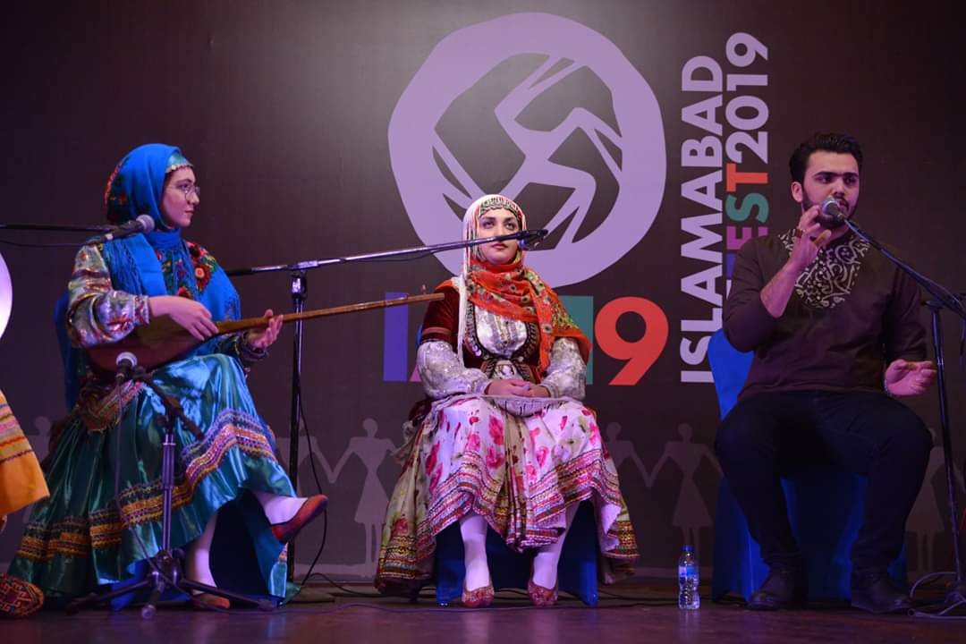 IsbArtFestival's tweet photo. Let's Appreciate Art with Islamabad Art Festival.
IAF19 Award for Music goes to Faramarz Izi the lead singer of Ava-e-Barbod from Iran. This Musical Troupe Ava-e-Barbod from Iran performed beautifully at Serena Hotels and Islamabad Club during Islamabad Art Festival 2019. https://t.co/G7wWzJg4PV