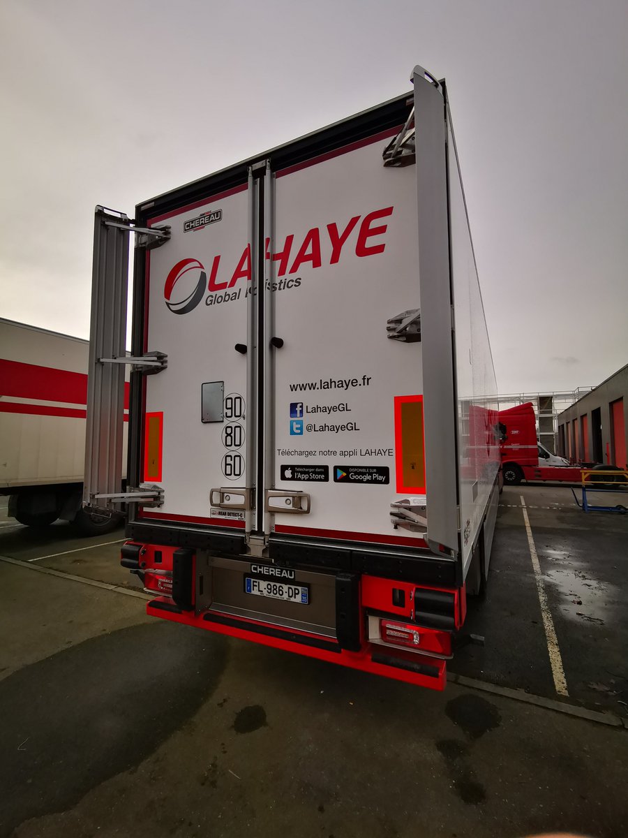 Un prototype Chereau dans notre parc : Le Chereau ROAD
Celui-ci est équipé d’un pack aérodynamique (panneaux latérales et arrières) qui permet d’économiser jusqu’à 2L/100km en zone longue. ✅

#prototype #chereau #aérodynamisme