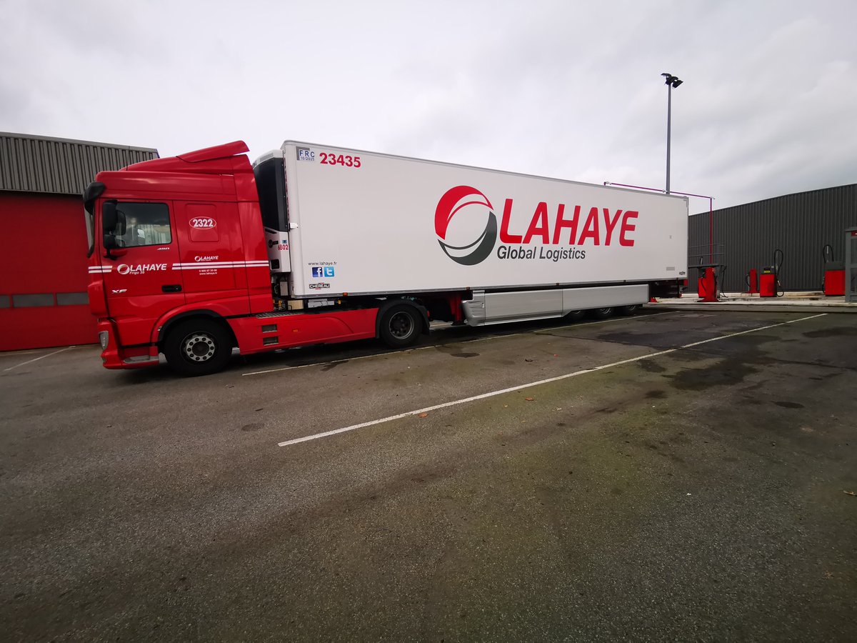 LahayeGL's tweet photo. Un prototype Chereau dans notre parc : Le Chereau ROAD
Celui-ci est équipé d’un pack aérodynamique (panneaux latérales et arrières) qui permet d’économiser jusqu’à 2L/100km en zone longue. ✅

#prototype #chereau #aérodynamisme https://t.co/QyAf7I6WFk