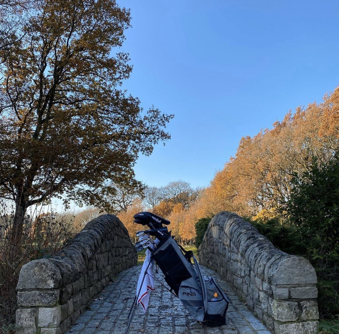 Woke up this morning to find our car broken into and my golf clubs stolen 😭 quite a destinvtive set (inc. wedges my son made for me) in case you come across them #GolfMates 

Any RTs appreciated <a href="/GolfVlogsUK/">John Smith</a> <a href="/SurbitonGolf/">Surbiton Golf Club</a> <a href="/TitleistEurope/">Titleist Europe</a> <a href="/CallawayGolfEU/">Callaway Golf Europe</a> <a href="/PINGTourEurope/">PING Golf Europe</a>