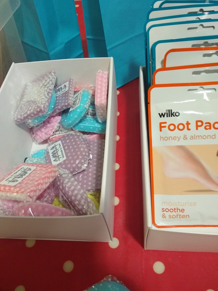Mettlpt's tweet photo. The Mett centres winter wellbeing packs are proving incredibly popular with clients, mindfulness CDs, advice of keeping well over the festive period and personal care goodies. With thanks to our charity fund. @Mettlpt @RecoveryCollege @PatientExpLTHT @TapperT https://t.co/FcOrsPgTMJ
