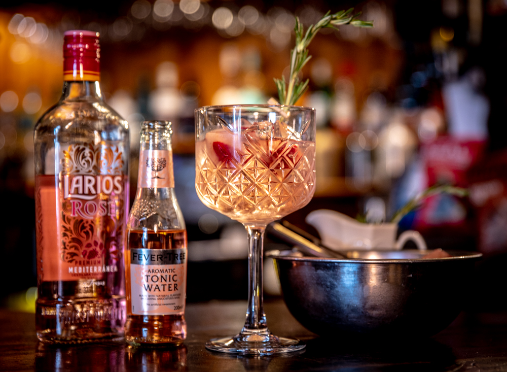 TheBearAtCrick's tweet photo. Push the boat out at The Bear this Christmas; come and sample our range of aromatic gins from around the world. All are served with garnishes and a Fever-Tree tonic to suit. #ginmenu #crickhowell https://t.co/SagsJnTPGd