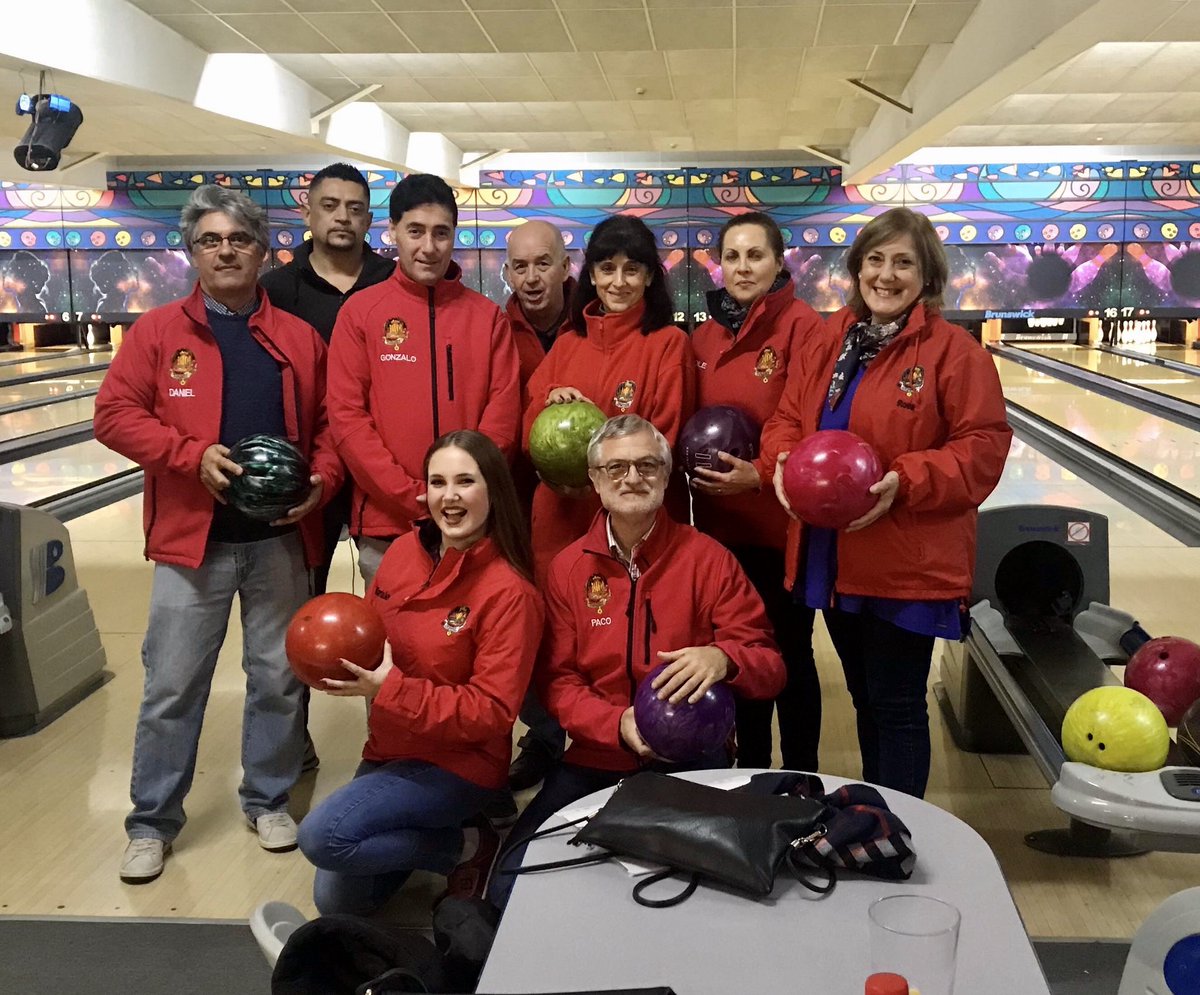 FallaFontanars's tweet image. Ayer nuestros equipazos de bolos🎳 jugaron en los campeonatos del Sector Patraix👏❤️ #falles2020 #sectorpatraix #juntsmolemmes #representants2020 #bolos #campeonatos
