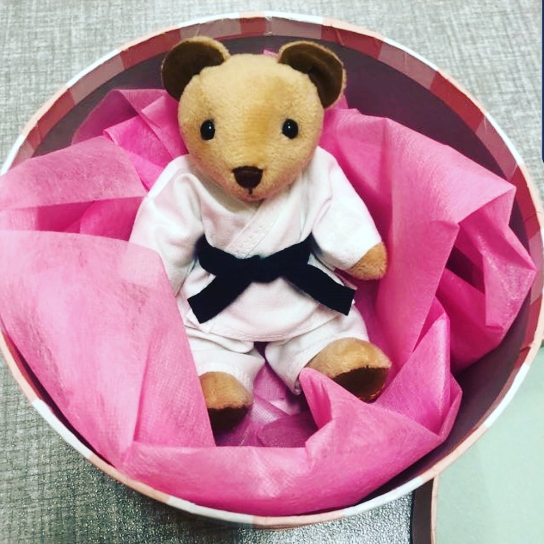 jumustage's tweet photo. Hemos cerrado la segunda ponencia del #JUMUST20.

Antigua Campeona de España Absoluta y Medallista Europea, es una de las judokas más admiradas en el judo español.

Va a encantarnos por su JUDO, su forma de verlo y vivirlo.

QUIÉN SERÁ? 😏
https://t.co/TQ9rZDAUMn
@jumustage https://t.co/iRn0sXLhQA
