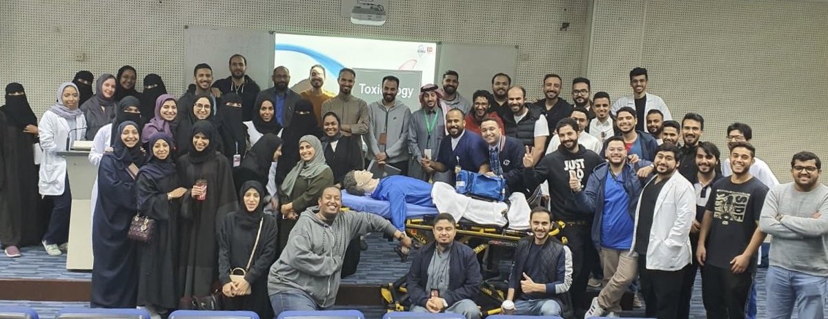 NisreenMaghraby's tweet image. Finally EM-SIM is on!! 
Honoured to have presented it at our hospital @KFHU_IAU &amp;amp; EM residency training center for the 1st time @ED_KFHU, with @jumaan_2000 a senior college who has always been supportive. Thanks @grooger1032 for the picture
#medicalsim #MedEd #EmergencyMedicine