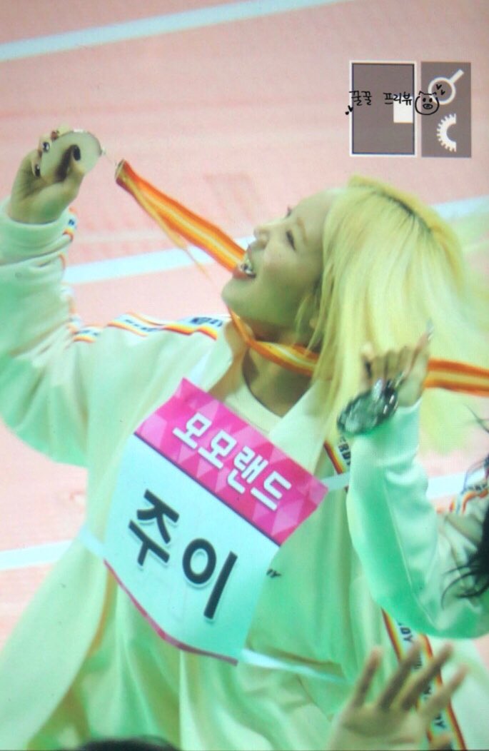 JOOE_bubu's tweet photo. 191216 아육대 프리뷰

🥈🥺🥈

#MOMOLAND #모모랜드 
#주이 #JOOE  #ジュイ
#이주원 

@MMLD_official https://t.co/A7Y7CF4q0g