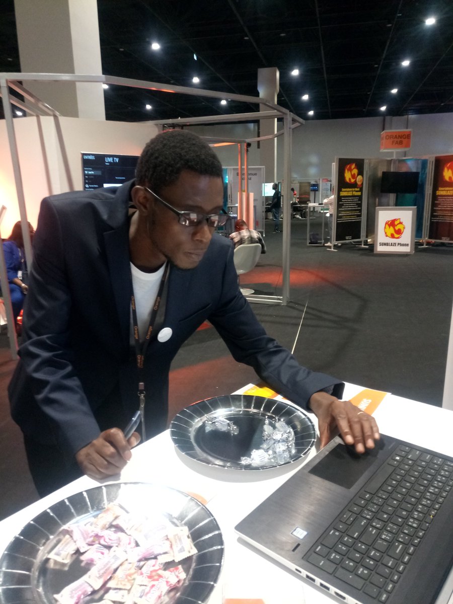 Manucreateur's tweet photo. #top4for2019
1 Signature convention de partenariat @innov_digital & @Manucreateur
2 Lancement de @sunucvideo : la première plateforme de CV VIDEO au #Senegal
3 Organisation du jury Master au centre Sénégalo-Allemand
4 @Manucreateur partenaire du @DkrDigitalShow #DDS4 https://t.co/vwYJikgYIW