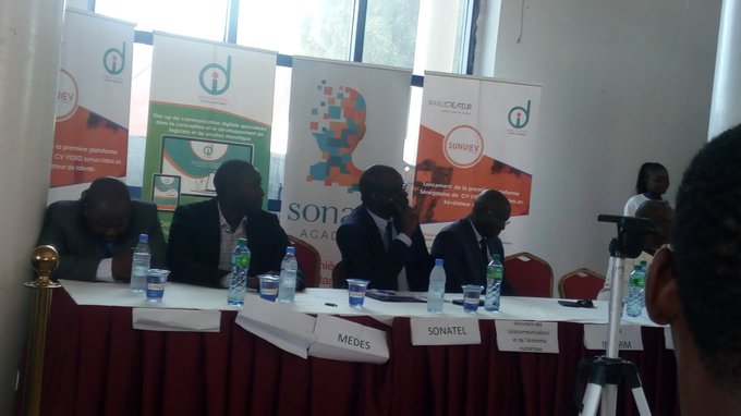 Manucreateur's tweet photo. #top4for2019
1 Signature convention de partenariat @innov_digital & @Manucreateur
2 Lancement de @sunucvideo : la première plateforme de CV VIDEO au #Senegal
3 Organisation du jury Master au centre Sénégalo-Allemand
4 @Manucreateur partenaire du @DkrDigitalShow #DDS4 https://t.co/vwYJikgYIW