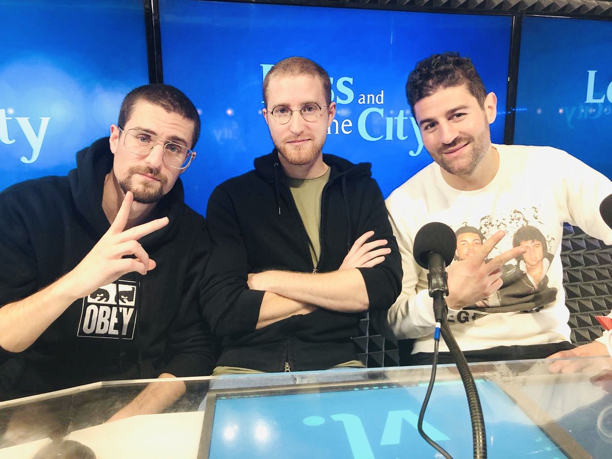 Less_andthecity's tweet photo. RDV ce soir 19h-20h sur @vlmedia_ avec le champion du monde de kickboxing @CyrilBenzaquen et @les_ybros !
🎙✨ #lessandthecity https://t.co/KW6gYDi0Qn
