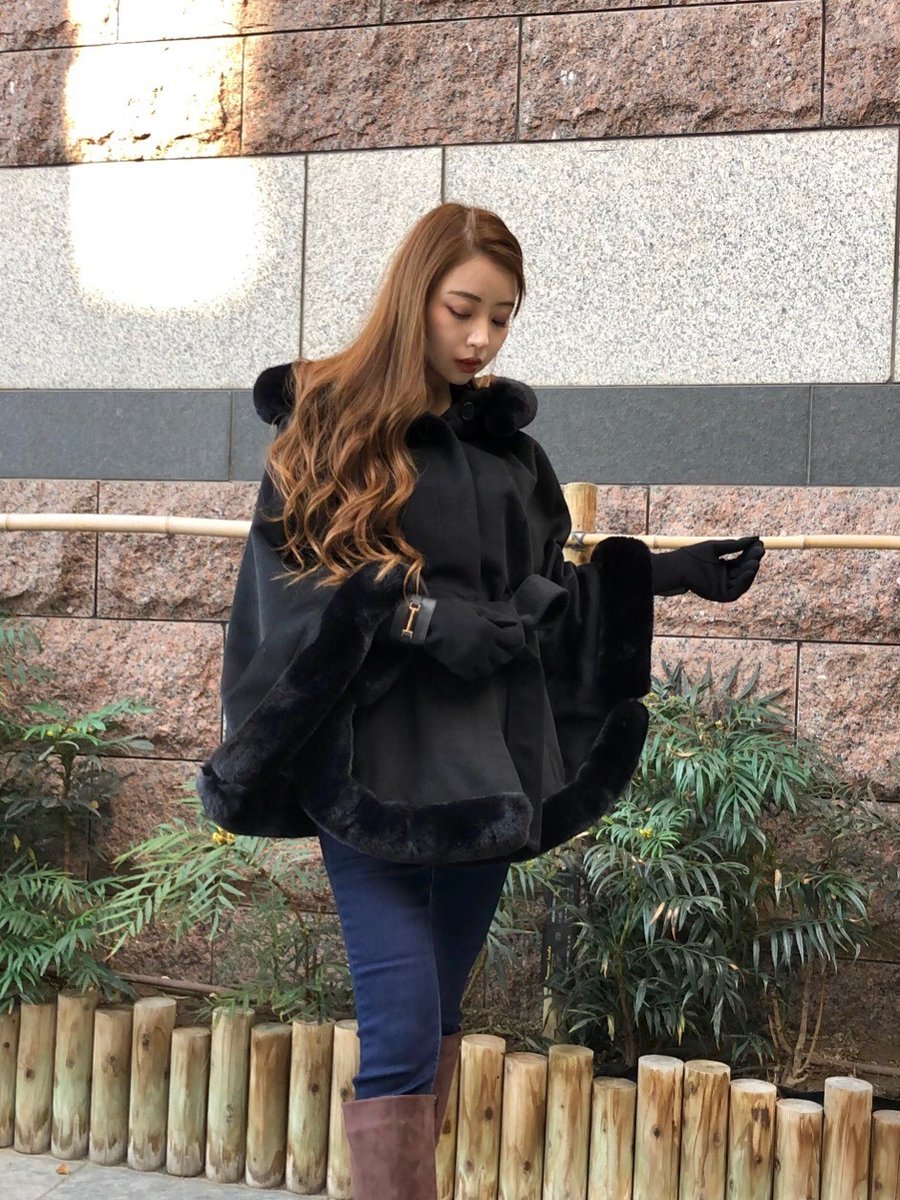 Cecil Mcbee على تويتر ふんわりとしたシルエットが特徴的なトレンドアウターのポンチョコート 身体をすっぽりと覆ってくれる形で 厚手のローゲージニットを着た時のアウター問題にもポンチョはおすすめ 寒い真冬には1枚は持っておくべきアウターです Cecil Mcbee على تويتر ふんわりとしたシルエットが特徴的なトレンドアウターのポンチョコート 身体をすっぽりと覆ってくれる形で 厚手のローゲージニットを着た時のアウター問題にもポンチョはおすすめ 寒い真冬には1枚は持っておくべきアウターです